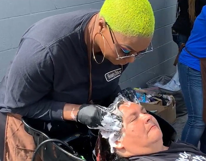 This LA-Based Beautician Gives Free Makeovers To Homeless Women
