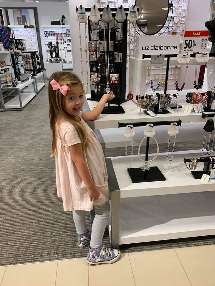 Mom Shares A Christmas Hack To Stop Kids From Begging For Toys In Shops Mom Shares A Christmas Hack To Stop Kids From Begging For Toys In Shops