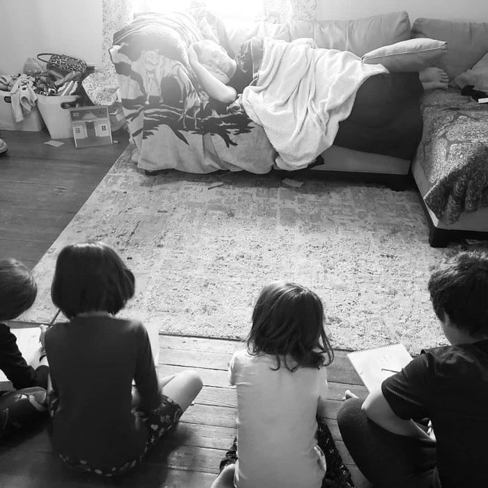 Dad Watches Kids & Lets Mom Go Shopping, Mom Returns To Him Sleeping While His Kids Draw Him “Posing” Dad Watches Kids & Lets Mom Go Shopping, Mom Returns To Him Sleeping While His Kids Draw Him “Posing”