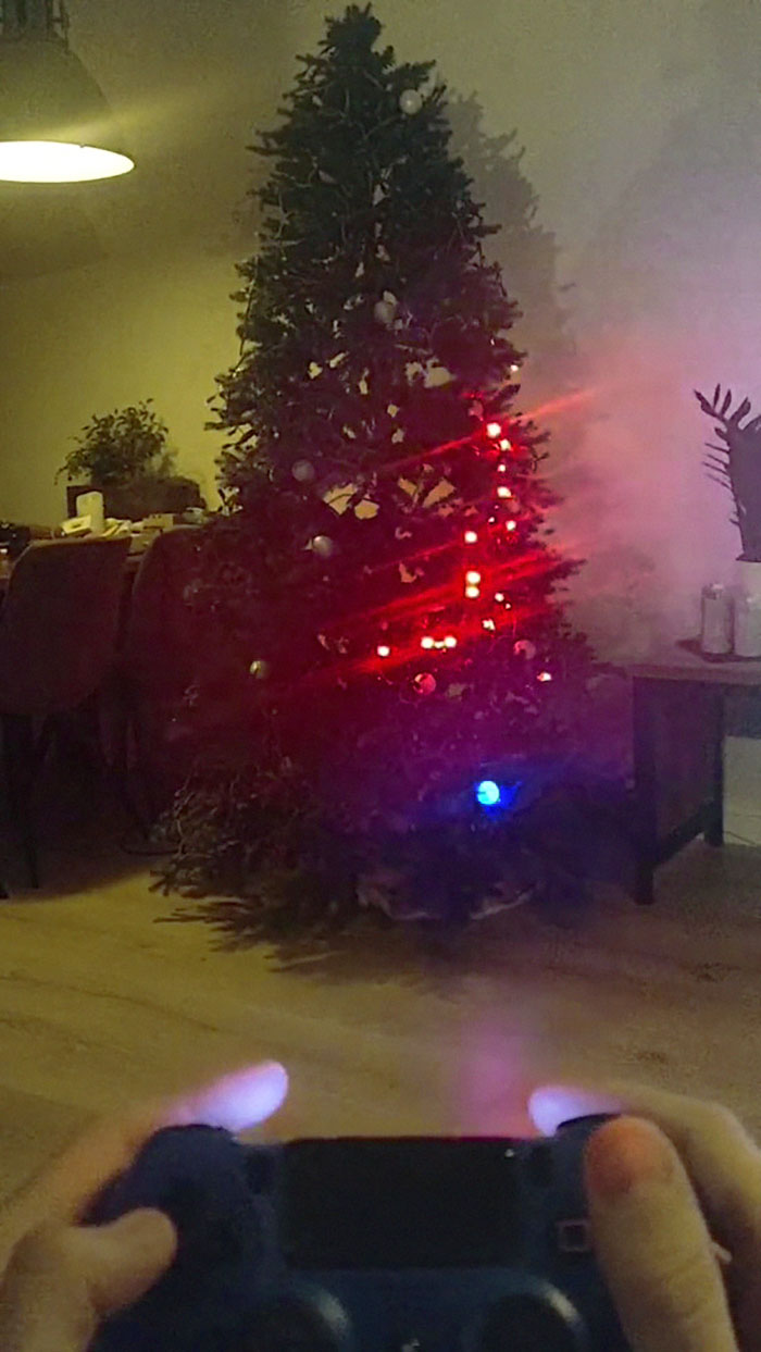 Engineer Shares A Video Of Christmas Tree Lights Turned Into A Snake Game Controlled With PS4 Controller