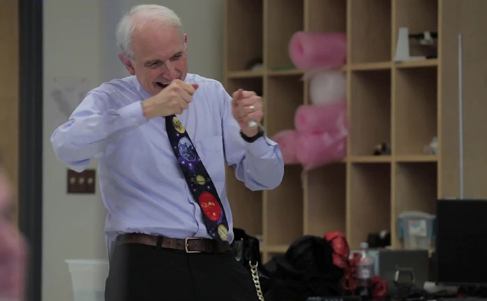 Student Shares A Compilation Of Various Crazy Things Her 70+ Y.O. Physics Professor Did, And It's Awesome Student Shares A Compilation Of Various Crazy Things Her 70+ Y.O. Physics Professor Did, And It's Awesome