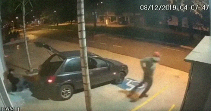 Security Camera Captures Unique Footage Of Thieves Failing So Hard It Looks Like A '90s Comedy Movie