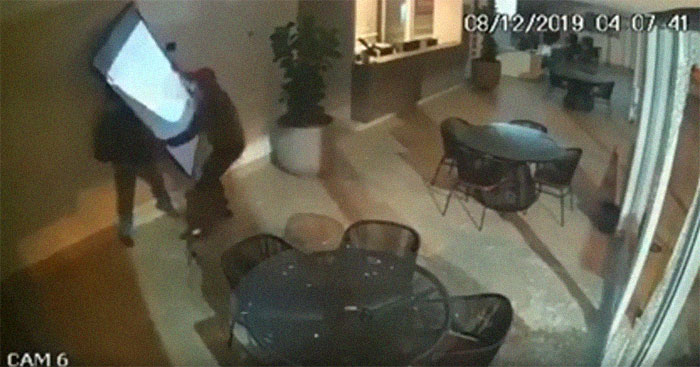 Security Camera Captures Unique Footage Of Thieves Failing So Hard It Looks Like A '90s Comedy Movie
