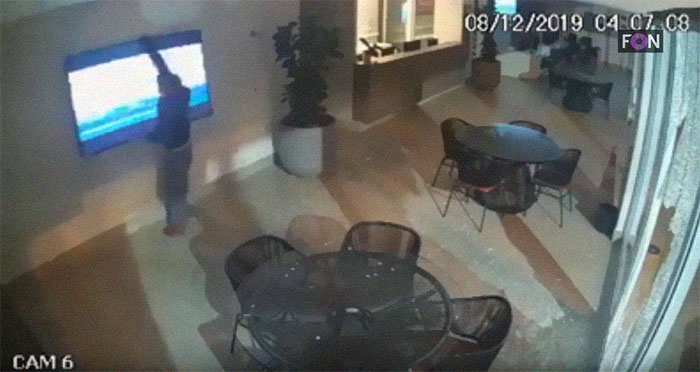 Security Camera Captures Unique Footage Of Thieves Failing So Hard It Looks Like A '90s Comedy Movie