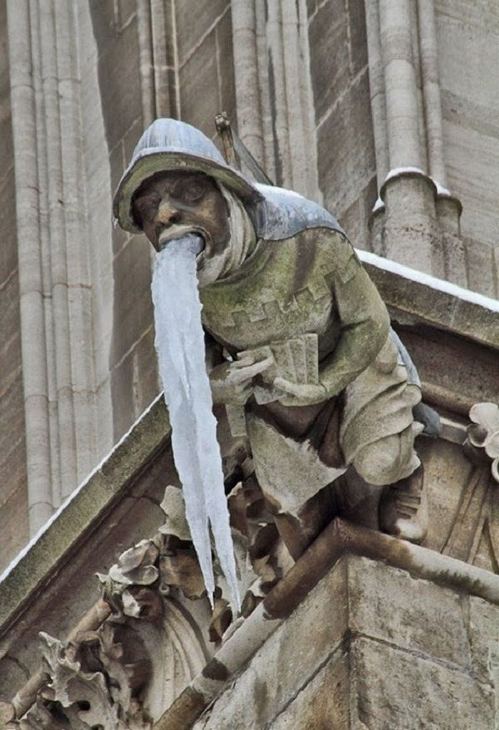 Gargoyle-Statues-Vomiting-Ice