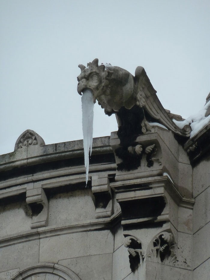 Gargoyle-Statues-Vomiting-Ice