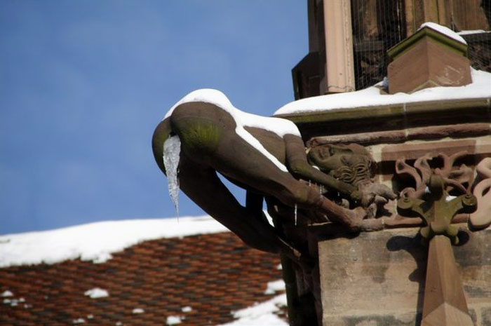 Gargoyle-Statues-Vomiting-Ice