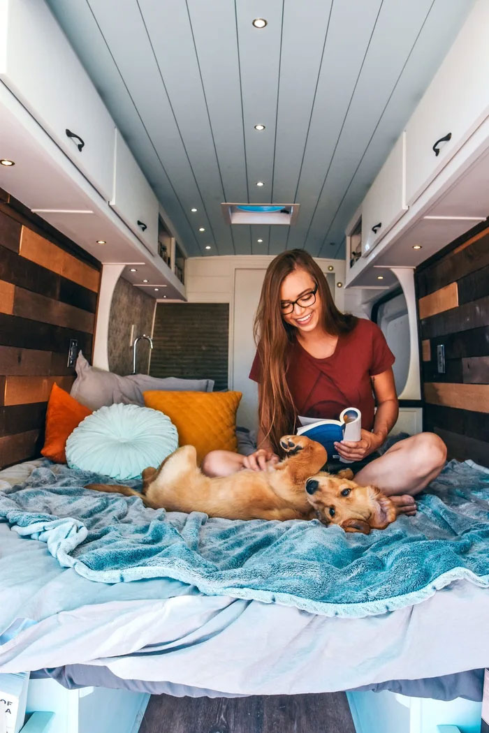 24-Year-Old Dumps Her Boyfriend, Quits Her Job, And Now Is Living The Van Life With Her Dog 24-Year-Old Dumps Her Boyfriend, Quits Her Job, And Now Is Living The Van Life With Her Dog