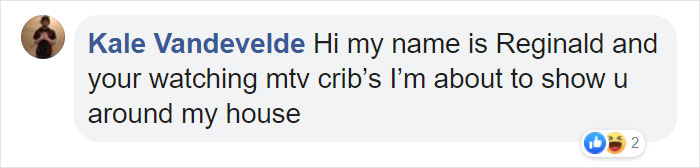 Girl Glues This Horse To Her Phone Case Expecting It To Be Easier To Grab, It Ends Up Photobombing Every Pic