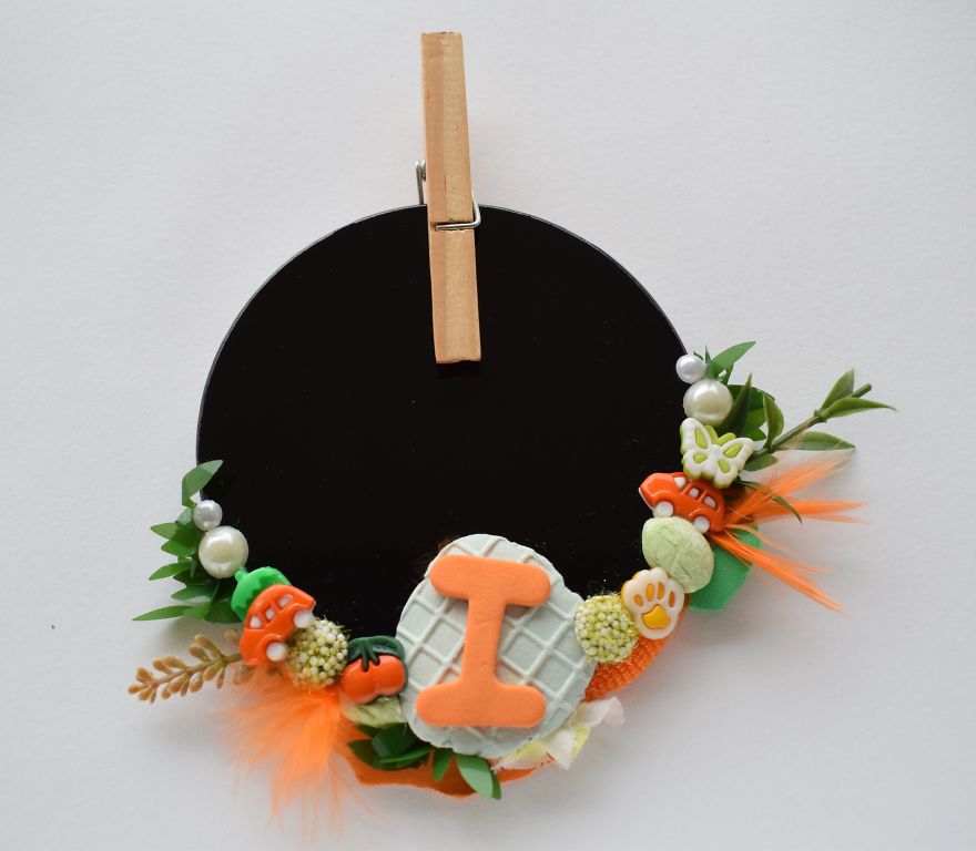 I Initial Centerpiece