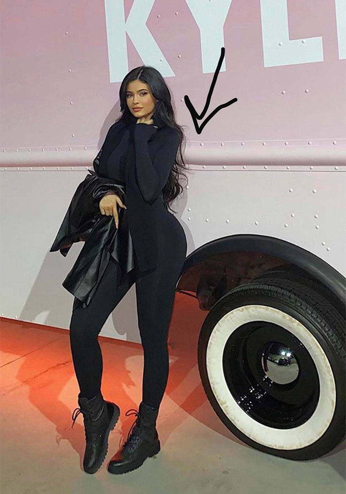 I Love Playing “Find The Distorted Background” Game With Everything She Posts