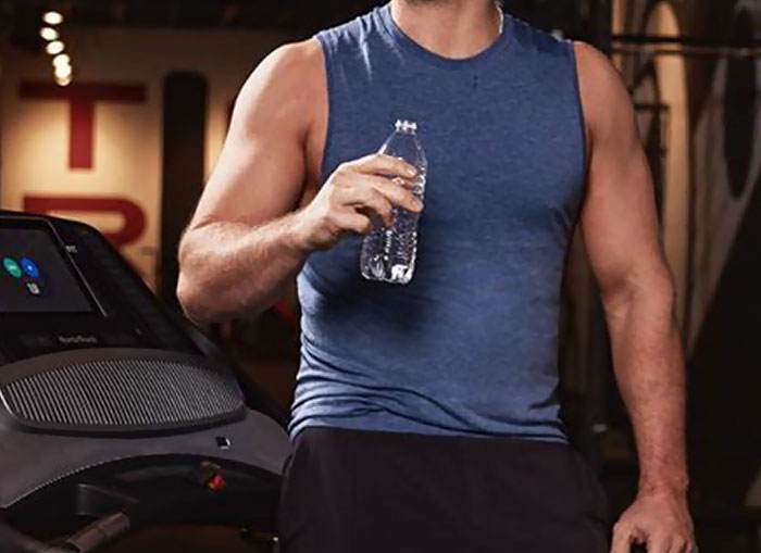 Jason Momoa Shames Chris Pratt For Single-Use Plastic, Someone Digs Up A Pic And Tries To Call Out Jason Momoa Jason Momoa Shames Chris Pratt For Single-Use Plastic, Someone Digs Up A Pic And Tries To Call Out Jason Momoa