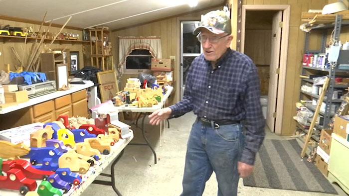 This Real-Life Santa Has Been Making Wooden Toys For Children In Need Every Christmas For 50 Years This Real-Life Santa Has Been Making Wooden Toys For Children In Need Every Christmas For 50 Years