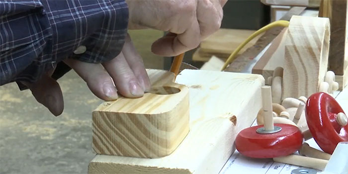This Real-Life Santa Has Been Making Wooden Toys For Children In Need Every Christmas For 50 Years This Real-Life Santa Has Been Making Wooden Toys For Children In Need Every Christmas For 50 Years