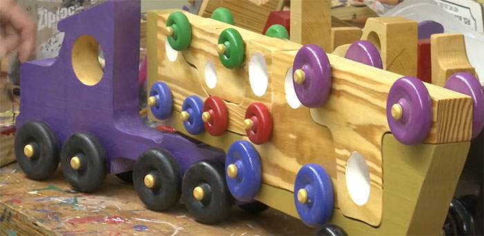 This Real-Life Santa Has Been Making Wooden Toys For Children In Need Every Christmas For 50 Years This Real-Life Santa Has Been Making Wooden Toys For Children In Need Every Christmas For 50 Years