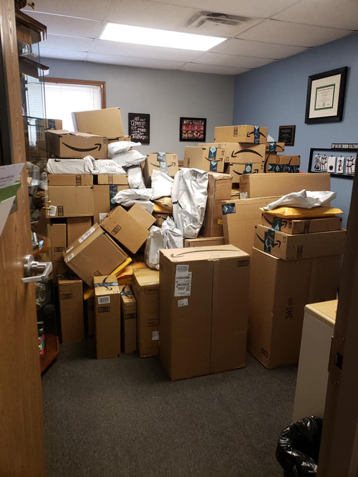 Kristen Bell Starts Instagram Campaign Where She Fulfills Teachers' Wishlists