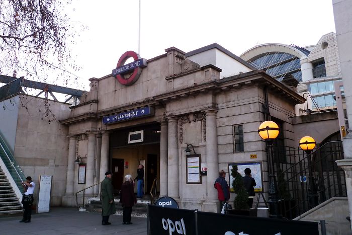 This Powerful Love And Loss Story On The London Underground Is Going Viral On Twitter This Powerful Love And Loss Story On The London Underground Is Going Viral On Twitter