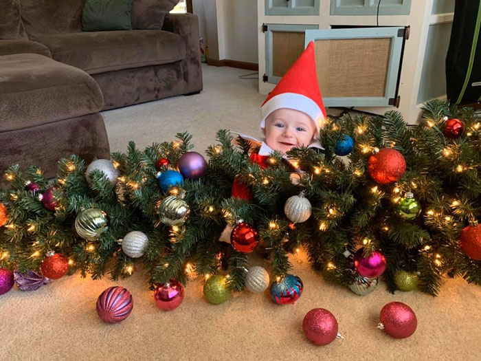 Every Advent Day This Mom Took A Photo Of Her Baby, Dressed As A Baby Elf On The Shelf Every Advent Day This Mom Took A Photo Of Her Baby, Dressed As A Baby Elf On The Shelf