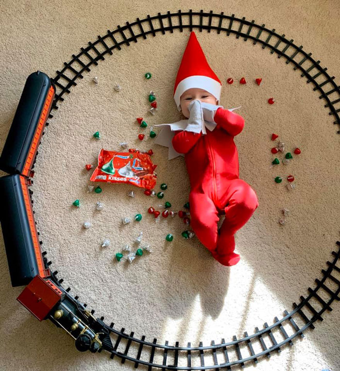 Every Advent Day This Mom Took A Photo Of Her Baby, Dressed As A Baby Elf On The Shelf Every Advent Day This Mom Took A Photo Of Her Baby, Dressed As A Baby Elf On The Shelf
