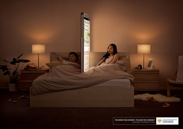 This Ad Campaign Shows How Smartphones Divide Families This Ad Campaign Shows How Smartphones Divide Families