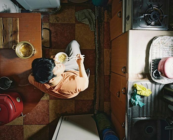 Poor-South-Korea-Living-Conditions-Goshiwon-Photography-Sim-Kyu-Dong