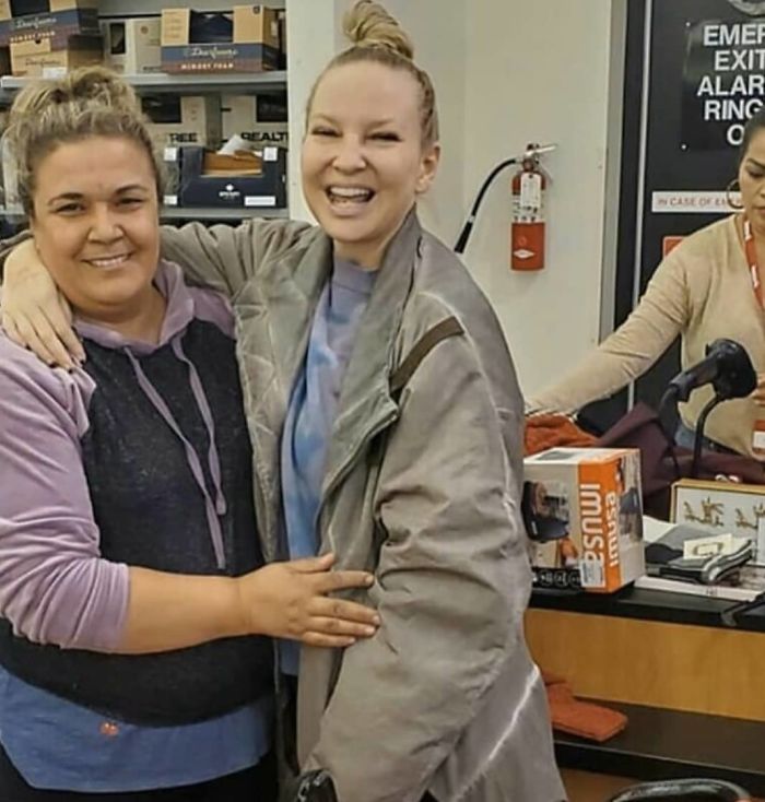 One Woman Paid Everyone's Bills At Walmart Claiming She Won A Lottery, Turns Out It Was Sia One Woman Paid Everyone's Bills At Walmart Claiming She Won A Lottery, Turns Out It Was Sia