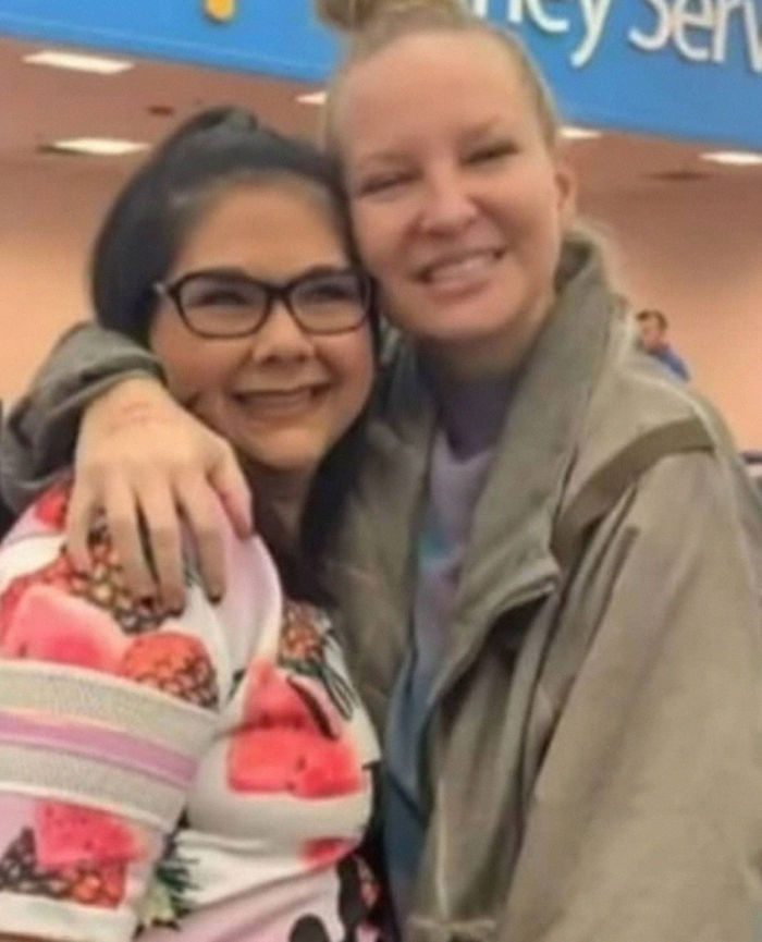 One Woman Paid Everyone's Bills At Walmart Claiming She Won A Lottery, Turns Out It Was Sia One Woman Paid Everyone's Bills At Walmart Claiming She Won A Lottery, Turns Out It Was Sia