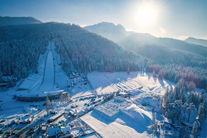 This Snow Labyrinth In Poland Looks Like It's Straight Out Of A Fairytale And It's Larger Than 10 Tennis Courts
