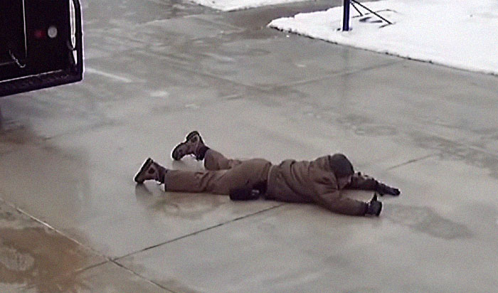A Security Cam Captures This UPS Delivery Guy Being A Hero And Doing His Best To Deliver What He Has To A Security Cam Captures This UPS Delivery Guy Being A Hero And Doing His Best To Deliver What He Has To