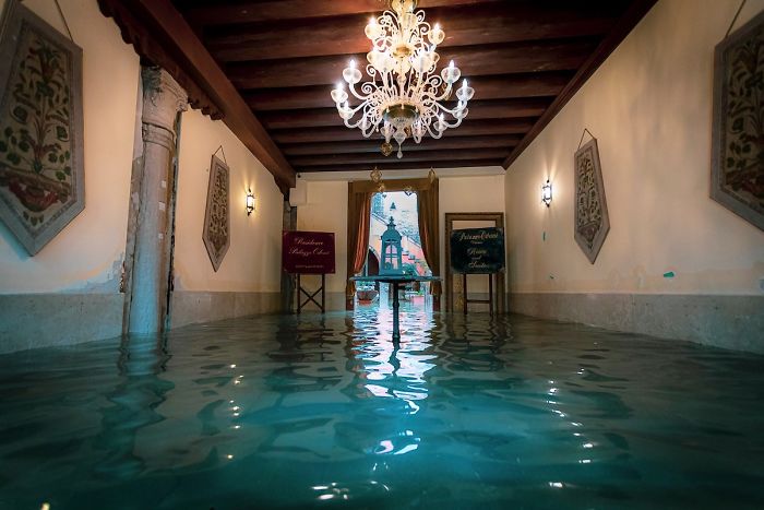 Photographer Spends A Whole Day In Flooded Venice, Captures Just How Different The City Looks (19 Pics) Photographer Spends A Whole Day In Flooded Venice, Captures Just How Different The City Looks (19 Pics)