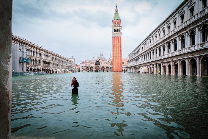 Photographer Spends A Whole Day In Flooded Venice, Captures Just How Different The City Looks (19 Pics) Photographer Spends A Whole Day In Flooded Venice, Captures Just How Different The City Looks (19 Pics)