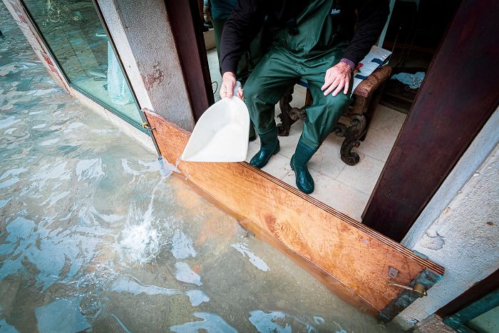 Photographer Spends A Whole Day In Flooded Venice, Captures Just How Different The City Looks (19 Pics) Photographer Spends A Whole Day In Flooded Venice, Captures Just How Different The City Looks (19 Pics)