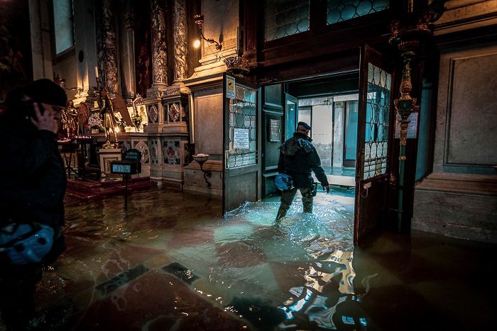 Photographer Spends A Whole Day In Flooded Venice, Captures Just How Different The City Looks (19 Pics) Photographer Spends A Whole Day In Flooded Venice, Captures Just How Different The City Looks (19 Pics)
