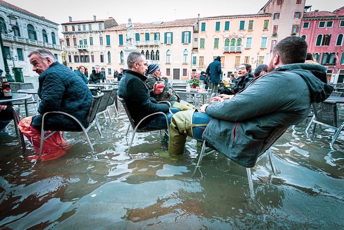 Photographer Spends A Whole Day In Flooded Venice, Captures Just How Different The City Looks (19 Pics) Photographer Spends A Whole Day In Flooded Venice, Captures Just How Different The City Looks (19 Pics)