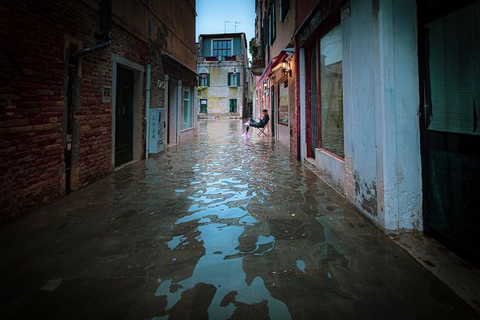 Photographer Spends A Whole Day In Flooded Venice, Captures Just How Different The City Looks (19 Pics) Photographer Spends A Whole Day In Flooded Venice, Captures Just How Different The City Looks (19 Pics)