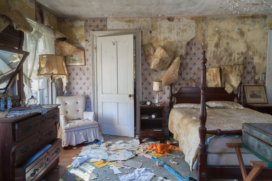 This German American House Was Left Behind With All Its Belonging Still Inside (17 Pics) This German American House Was Left Behind With All Its Belonging Still Inside (17 Pics)
