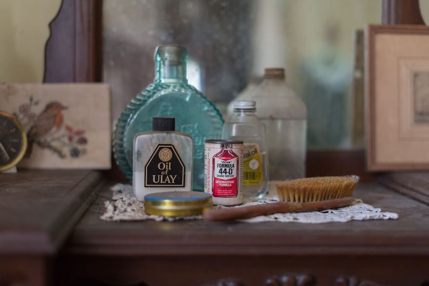 This German American House Was Left Behind With All Its Belonging Still Inside (17 Pics)