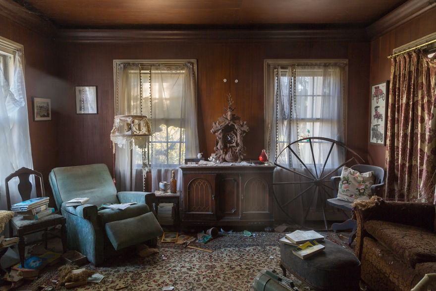 This German American House Was Left Behind With All Its Belonging Still Inside (17 Pics) This German American House Was Left Behind With All Its Belonging Still Inside (17 Pics)