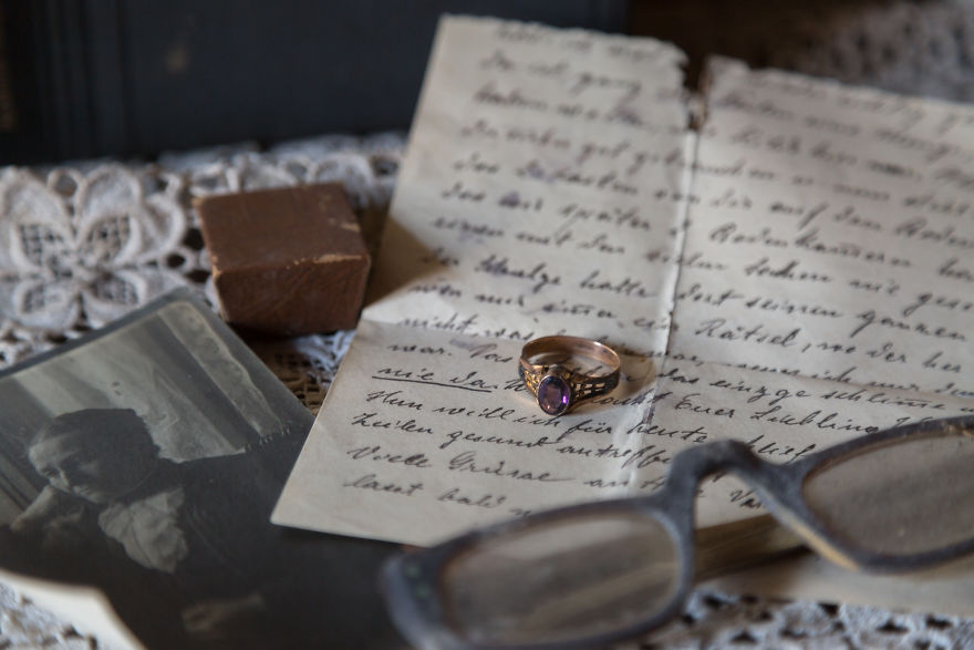 This German American House Was Left Behind With All Its Belonging Still Inside (17 Pics)