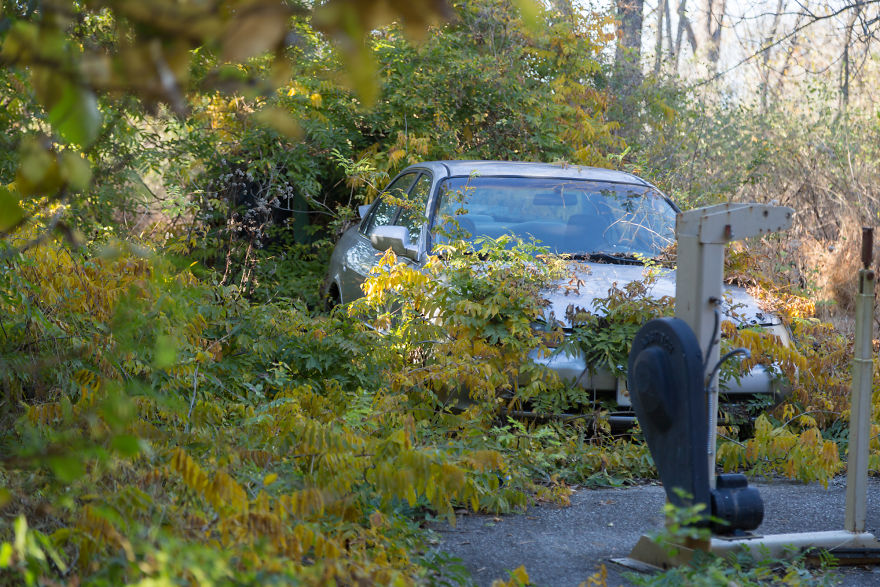 This German American House Was Left Behind With All Its Belonging Still Inside (17 Pics)