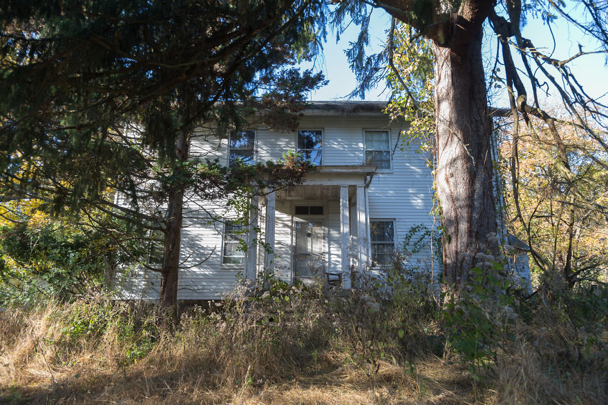 This German American House Was Left Behind With All Its Belonging Still Inside (17 Pics) This German American House Was Left Behind With All Its Belonging Still Inside (17 Pics)