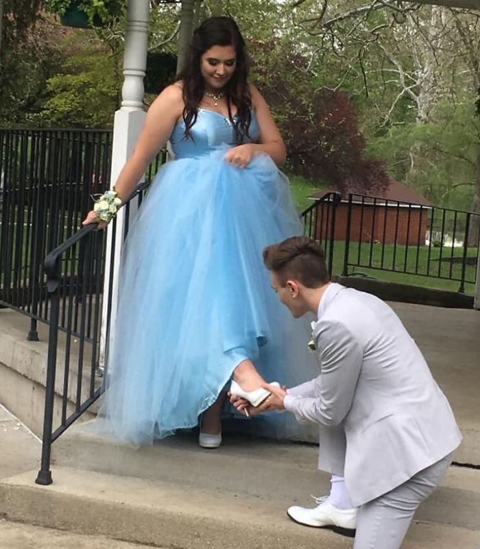 Teen Makes A Stunning Dress From Scratch After Learning His Prom Date Couldn't Afford Her Dream Gown Teen Makes A Stunning Dress From Scratch After Learning His Prom Date Couldn't Afford Her Dream Gown
