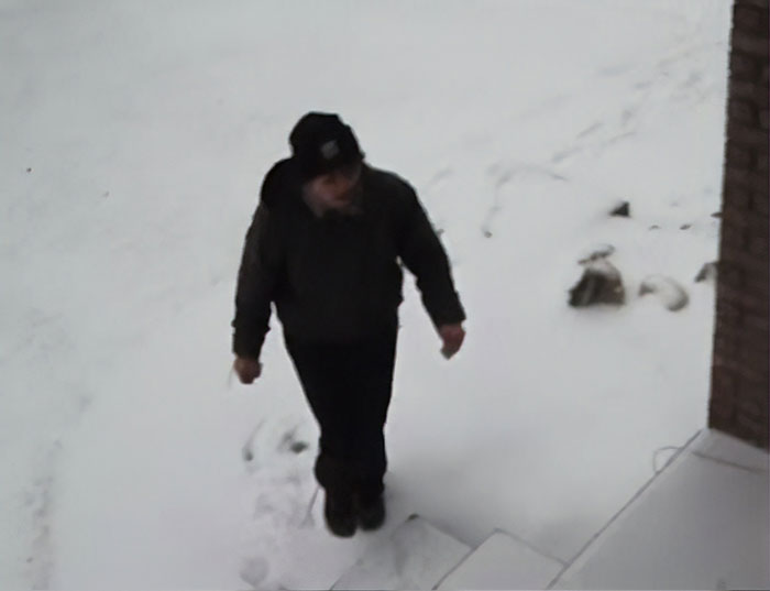 Teen Accidentally Destroys This Lady's Mailbox, Offers To Pay For It & Bakes Cookies As An Apology, Showing That Faith In Humanity Is Not Lost