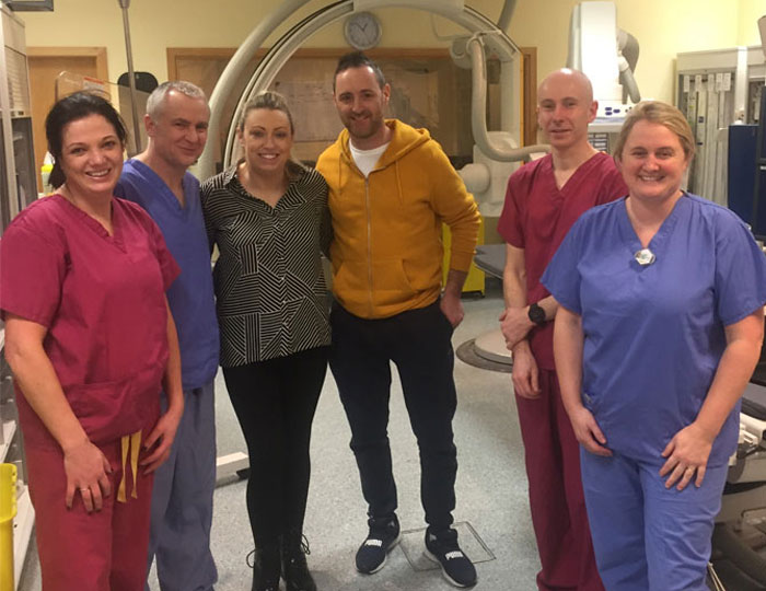 5-Year-Old Notices Mom Collapsing So She FaceTimes Her Dad, And People Are Saying The Family Would Be Broke If It Were The US