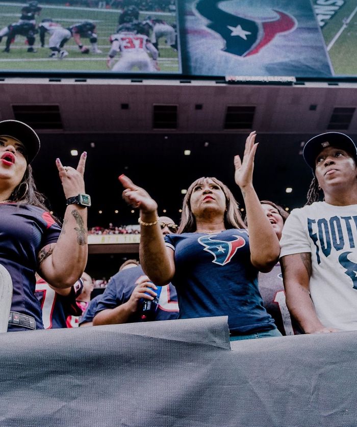 After DeAndre Hopkins' Tradition To Give His Blind Mother A Touchdown Ball Went Viral, His Family Shared A Tragic Life Story After DeAndre Hopkins' Tradition To Give His Blind Mother A Touchdown Ball Went Viral, His Family Shared A Tragic Life Story