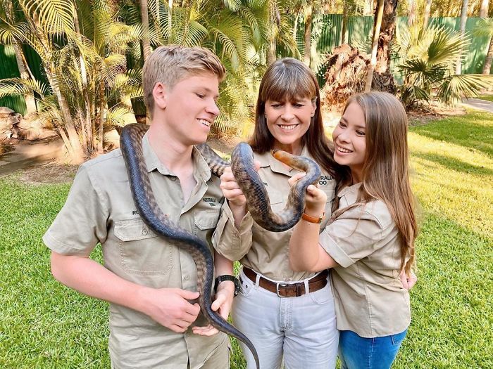 Since Half A Billion Animals Were Potentially Lost In Australian Bushfires, The Irwin Family Stepped In And Already Helped Over 90,000 Animals Since Half A Billion Animals Were Potentially Lost In Australian Bushfires, The Irwin Family Stepped In And Already Helped Over 90,000 Animals