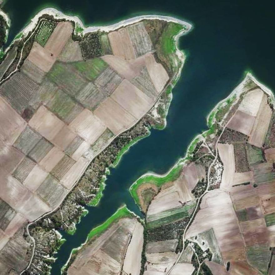 Techniti Limni Aoou Beach