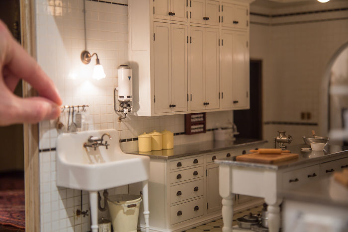 Miniature-Interiors-Art-Chris-Toledo