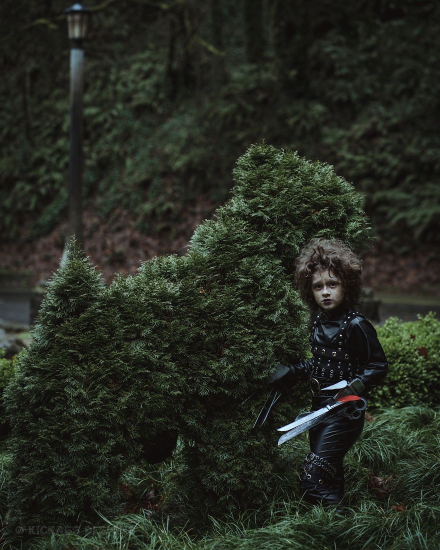These Kids Dressed Up As Edward Scissorhands And Kim Will Give You Life. These Kids Dressed Up As Edward Scissorhands And Kim Will Give You Life.
