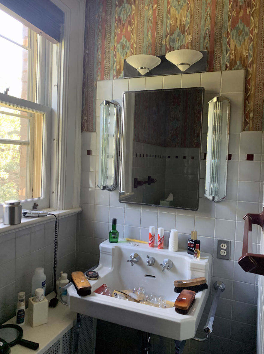 I Spent Five Years Photographing Bathrooms In Cleveland.